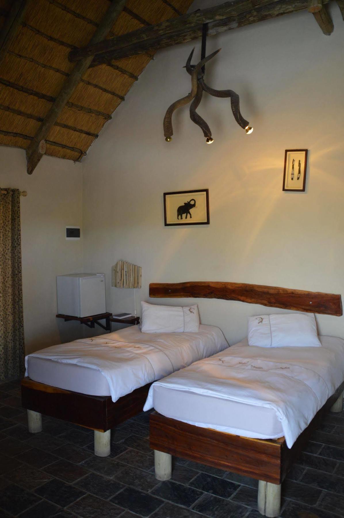 Oppi-Koppi Rest Camp Villa Kamanjab Ngoại thất bức ảnh