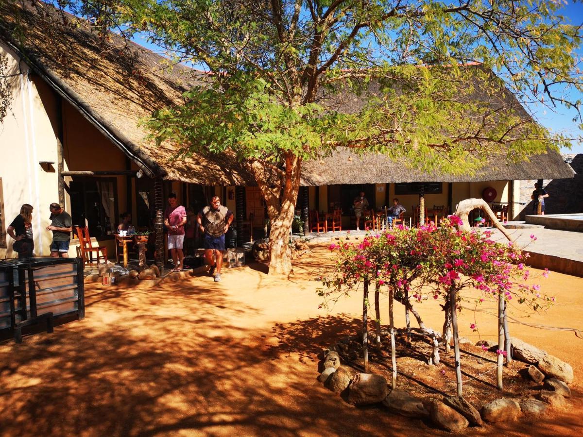 Oppi-Koppi Rest Camp Villa Kamanjab Ngoại thất bức ảnh